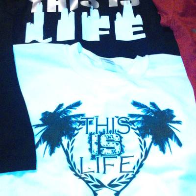 Women'sthis is life-crewneck