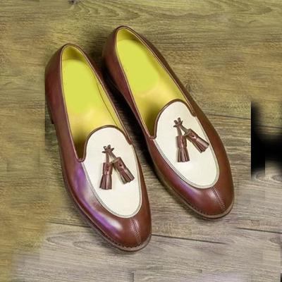 New men's brogue shoes, dark brown white leather tassels slips loafer shoes