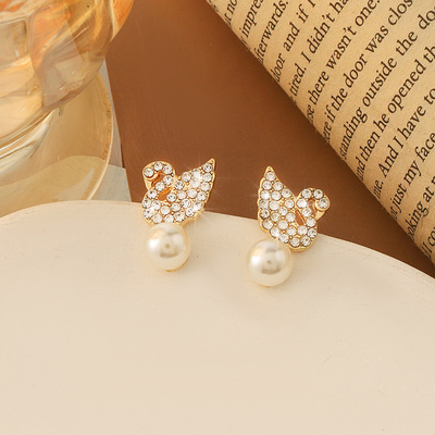 Shiny swan and pearl earrings