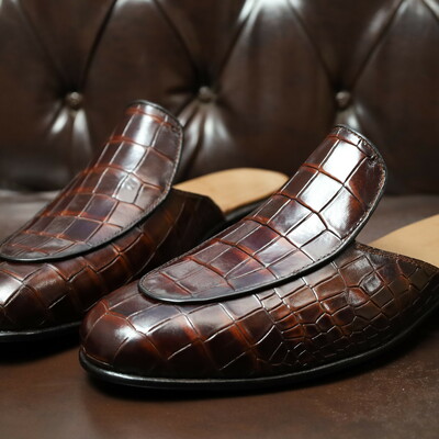 Crafted leather handmade men dress shoes classic brown crocodile leather alligator mules 