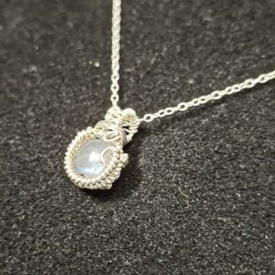 Silver glow labradorite pendant necklace