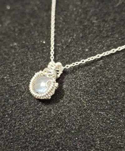 Silver Glow Labradorite Pendant Necklace