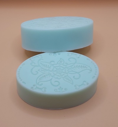 Teatree and Peppermint Goats milk soap. Net WT. 2.9oz (84g)