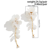 Elegant White Petal Flower Drop Earrings - Thumbnail 5