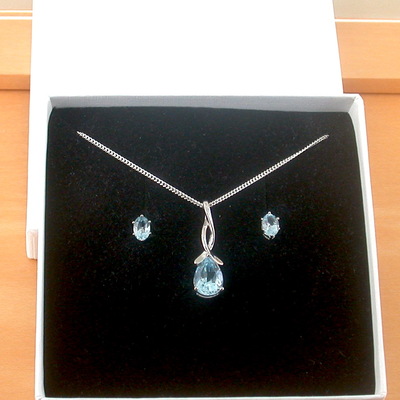 Boxed gift set/blue topaz pendant 18" sterling silver chain/topaz necklace/topaz jewellery/topaz earrings/topaz jewelery/november birthstone/u - Thumbnail 3