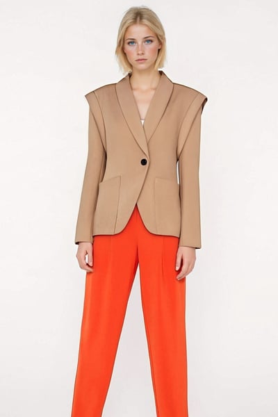 Elegant lapel waisted single button jacket