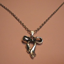 Bow Necklace