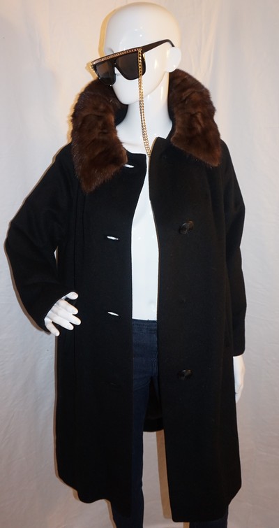 Vintage juilliard black coat with fur collar (missing button) size 1x