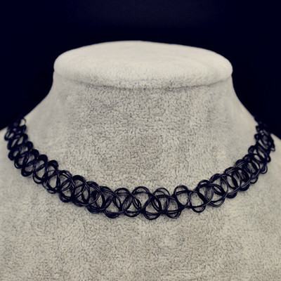 Simple tattoo choker
