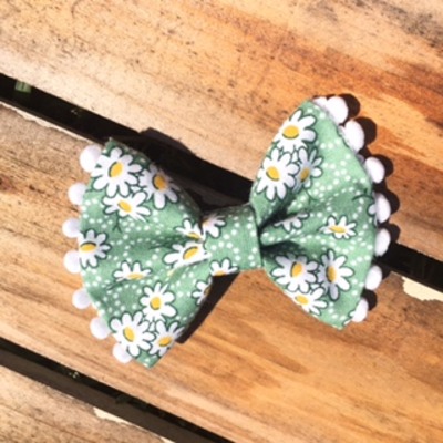 Pom-pom daisy bow
