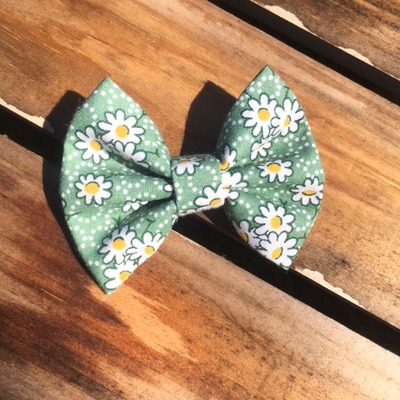 Daisy bow