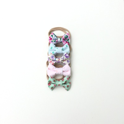 Pint-sized floral bow pack